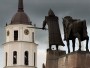 памятник Гядиминасу и колокольня кафедрального собора. Paminklas Gediminui ir katedros